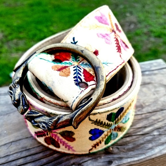 Vintage Accessories - AMAZING Vintage Colorful Embroidered Hearts Belt